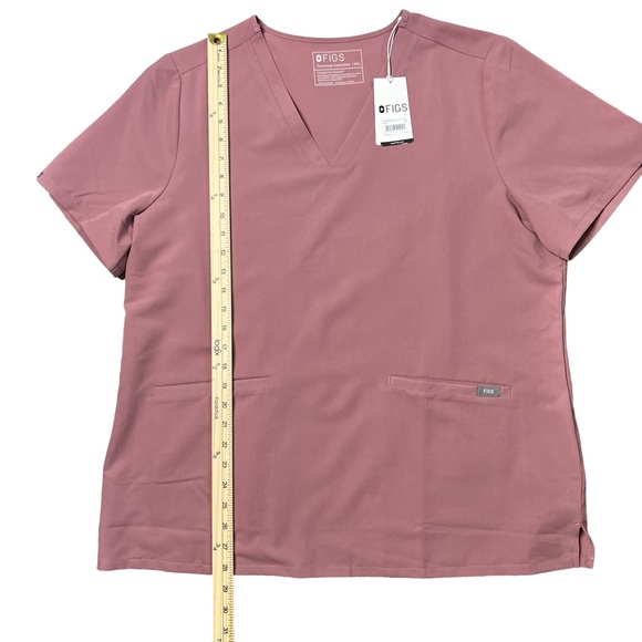Figs Casma Three-Pocket Scrub Top New with Tags in Mauve size 2XL - Picture 3 of 7